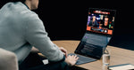 Utilizzo di ASUS ROG Zephyrus Duo con gioco e chat sui due schermi, immagine ufficiale ASUS